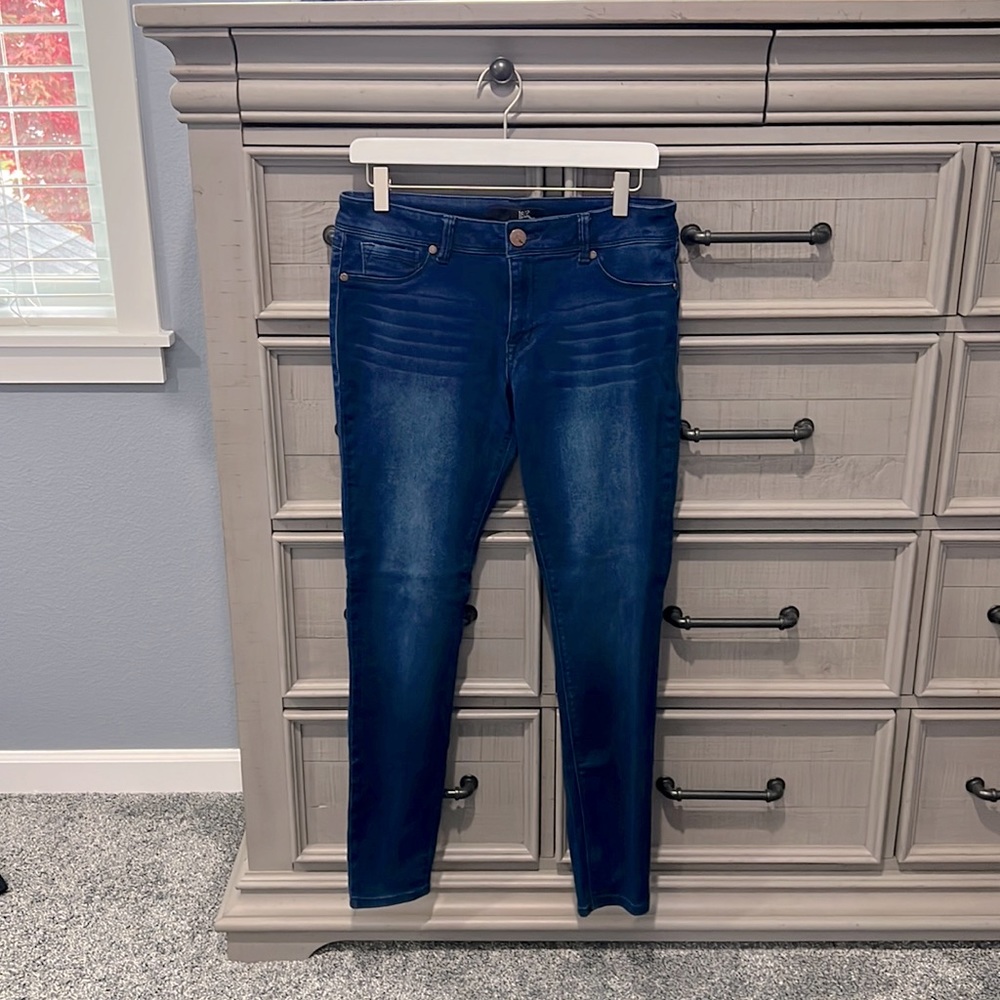 1882 buttery soft, blue ankle jeggings, size 30.